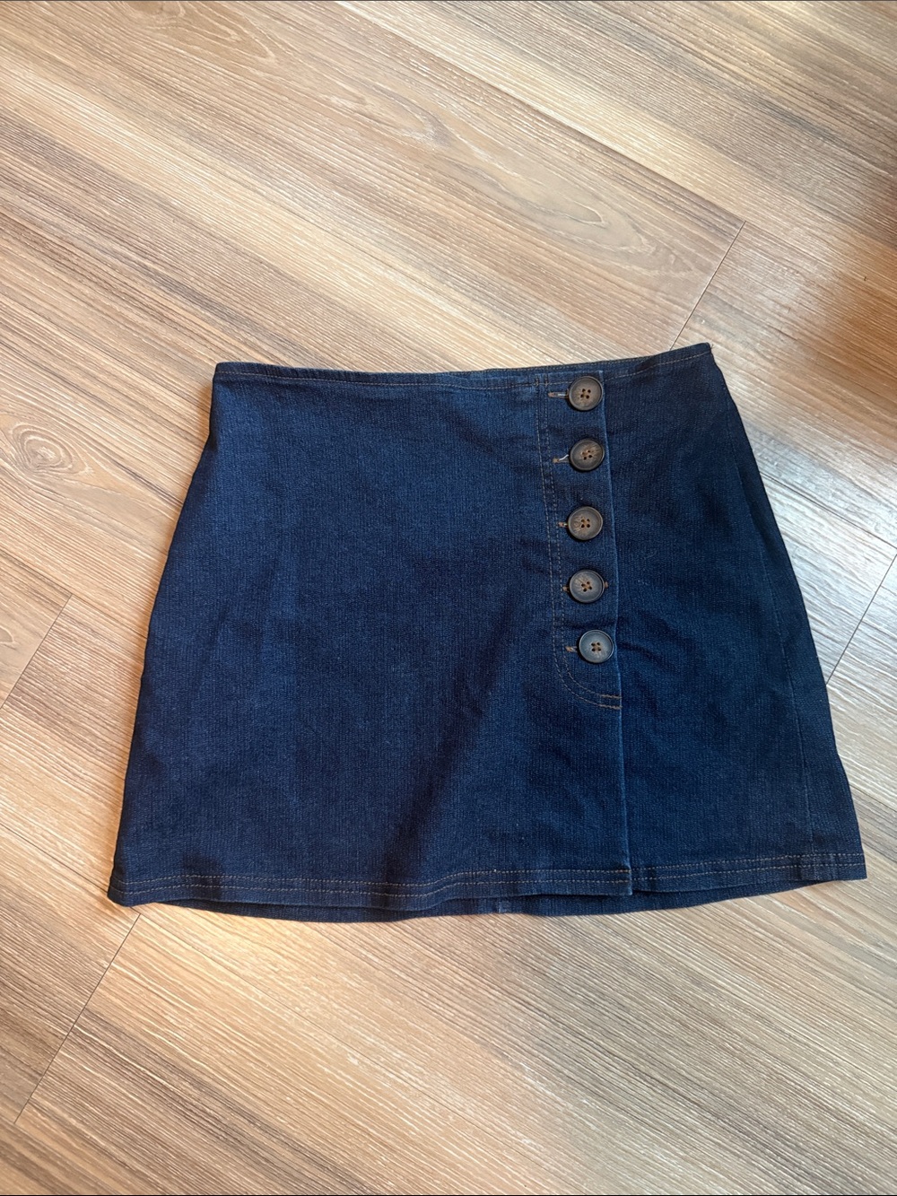 Kimchi Blue Denim Button-Side Mini Midi Skirt Stretchy Dark Blue Jean Skirt NWOT